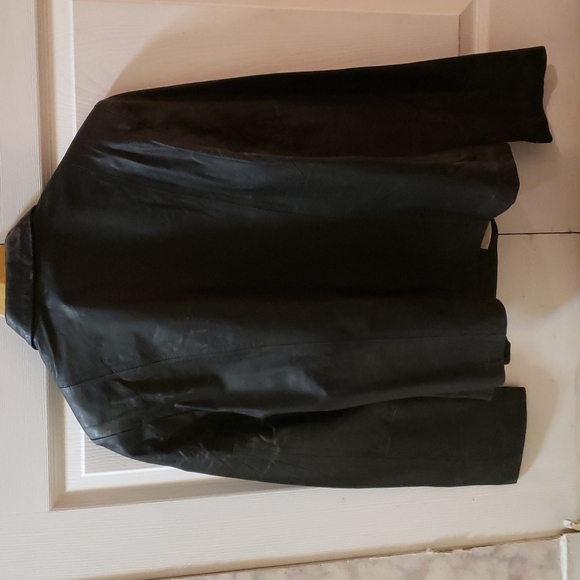 Women's leather jacket - Picture 2 of 6